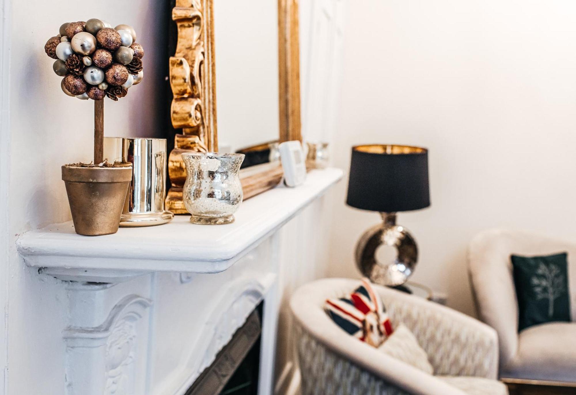 Spacious Three Double Bedrooms, Two Living Room, Kitchen Entire Over Three Floors Steps From Castle, Station, Long Walk And Restaurants Royal Retreat * Windsor