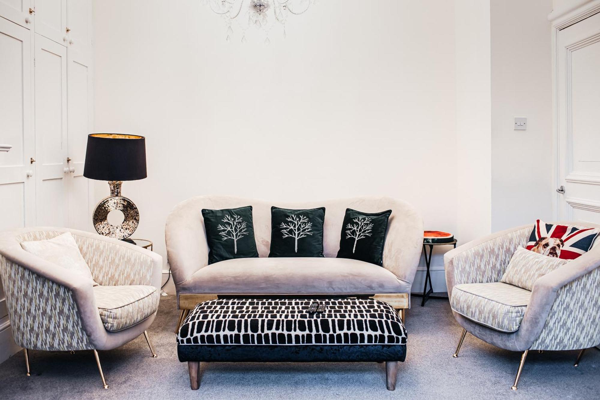 Apartamento Spacious Three Double Bedrooms, Two Living Room, Kitchen Entire Over Three Floors Steps From Castle, Station, Long Walk And Restaurants Royal Retreat *