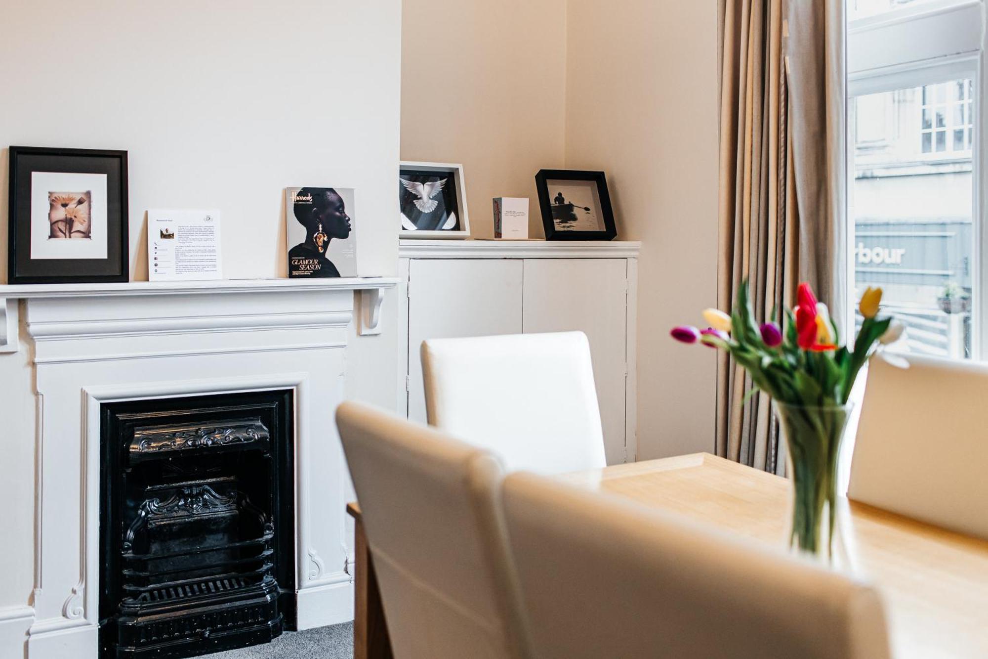 Apartamento Spacious Three Double Bedrooms, Two Living Room, Kitchen Entire Over Three Floors Steps From Castle, Station, Long Walk And Restaurants Royal Retreat Windsor