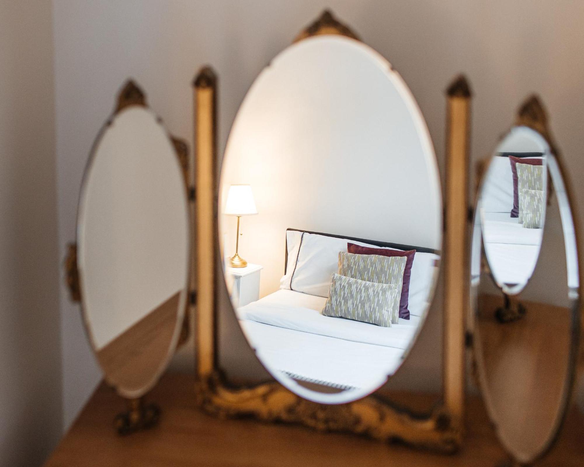 Spacious Three Double Bedrooms, Two Living Room, Kitchen Entire Over Three Floors Steps From Castle, Station, Long Walk And Restaurants Royal Retreat Apartamento *